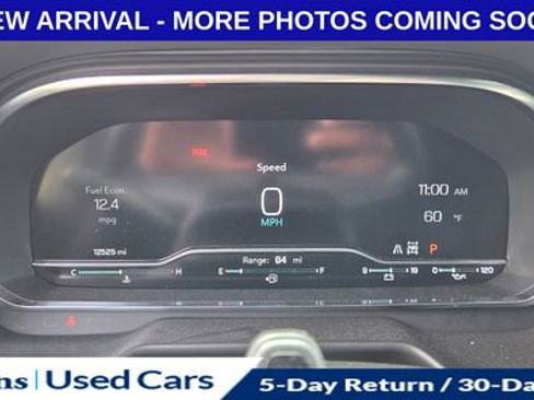 Used 2024 Chevrolet Suburban Premier w/ Advanced Technology Package AWD/4WD image 13