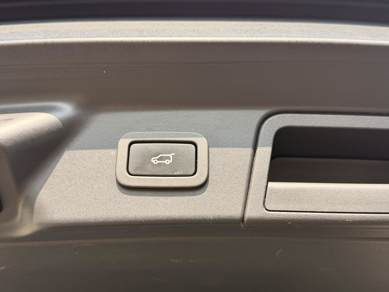 Used 2019 Land Rover Range Rover Velar S AWD/4WD image 27