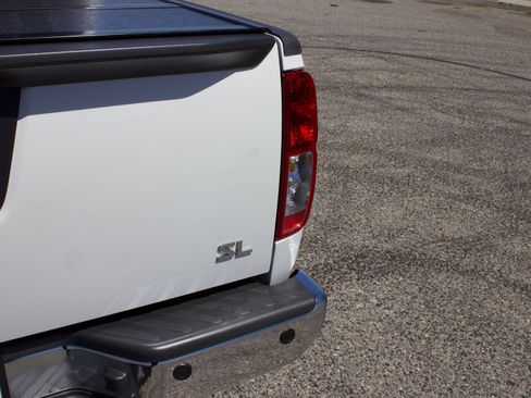 Used 2019 Nissan Frontier SL RWD image 13