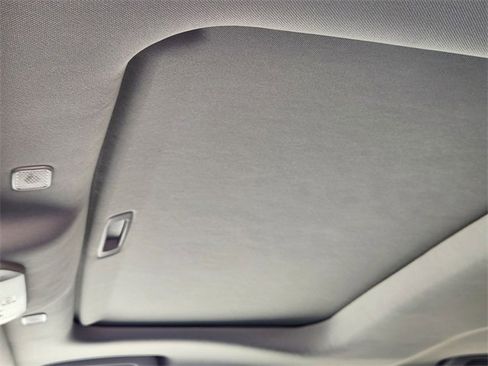 Used 2023 Toyota Highlander XLE image 26