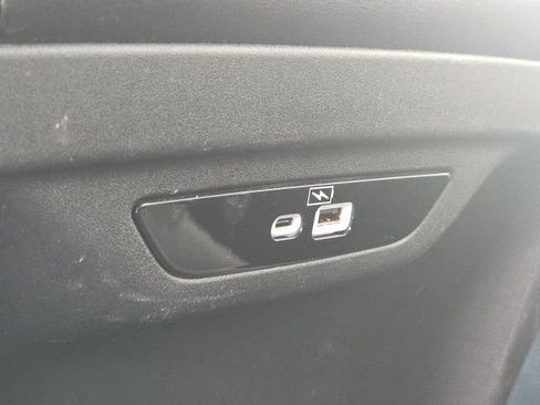 Used 2023 Chrysler Pacifica Touring-L image 22