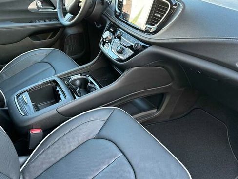 New 2026 Chrysler Pacifica Limited w/ S Appearance Package image 14