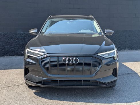 Used 2023 Audi e-tron Premium AWD/4WD image 2