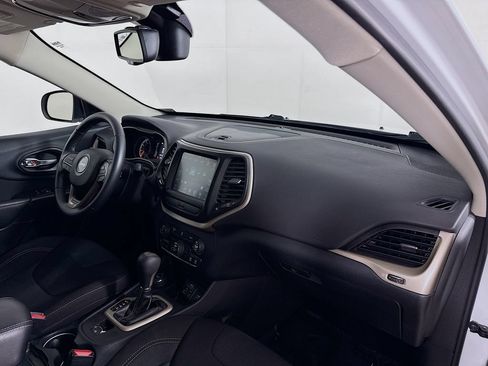 Used 2016 Jeep Cherokee Latitude w/ Comfort/Convenience Group AWD/4WD image 33