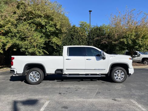 Used 2024 Chevrolet Silverado 2500 High Country w/ High Country Premium Package image 10