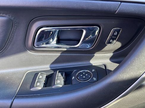 Used 2013 Ford Taurus SEL image 16