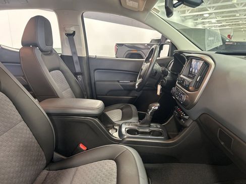 Used 2022 Chevrolet Colorado Z71 w/ Z71 Midnight Edition image 15