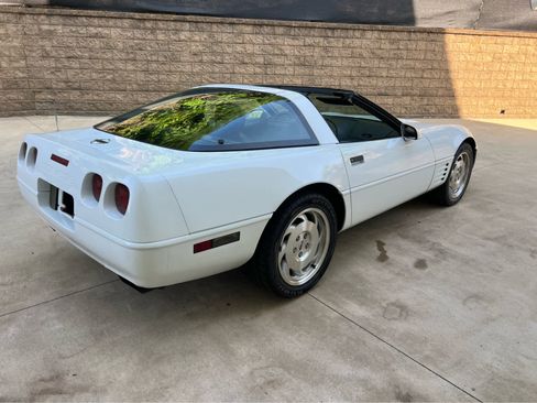 Used 1993 Chevrolet Corvette Coupe image 4