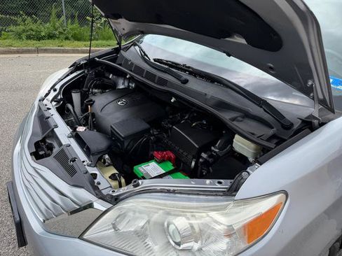 Used 2017 Toyota Sienna LE FWD image 40