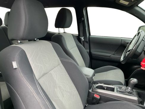 Used 2022 Toyota Tacoma TRD Off-Road RWD image 18