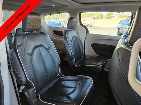 Used 2023 Chrysler Pacifica Limited FWD image 18