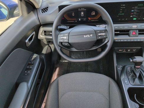 Used 2025 Kia K4 LXS image 15