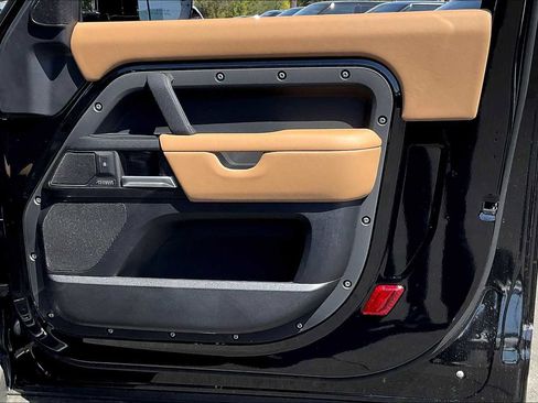 New 2025 Land Rover Defender 90 V8 image 30