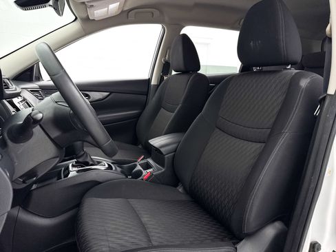Used 2019 Nissan Rogue SV AWD/4WD image 17