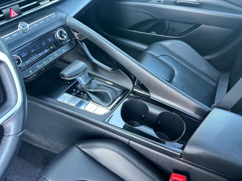 Used 2025 Hyundai Elantra Limited image 43