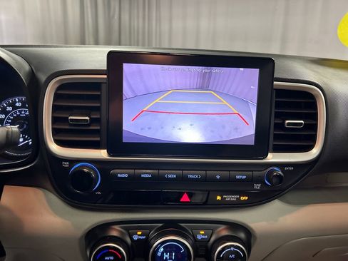 Used 2022 Hyundai Venue SEL FWD image 16