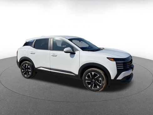 Used 2025 Nissan Kicks SV image 2