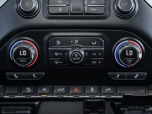 Used 2021 Chevrolet Silverado 1500 LT image 35