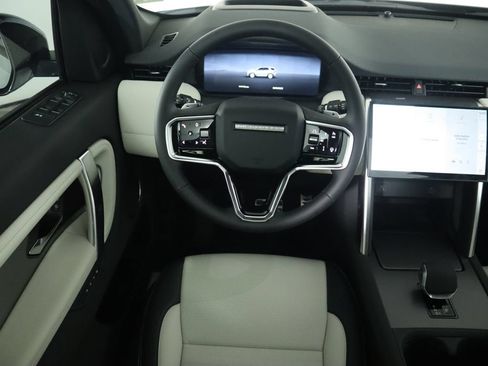Certified 2025 Land Rover Discovery Sport Dynamic SE AWD/4WD image 11