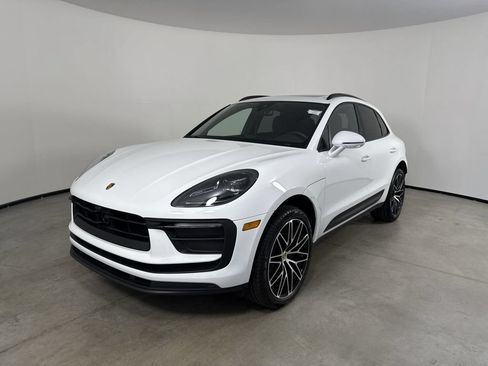 Certified 2026 Porsche Macan AWD/4WD image 1