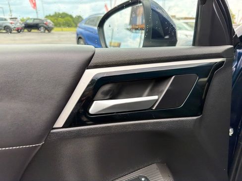Used 2024 Mitsubishi Outlander SE Black Edition FWD image 8