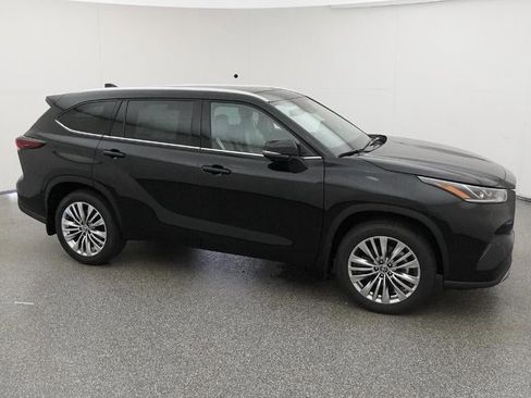 New 2026 Toyota Highlander Platinum image 12