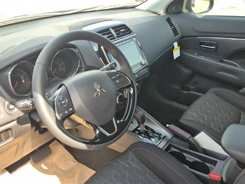 Used 2025 Mitsubishi Outlander Sport LE image 10