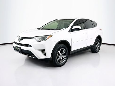 Used 2018 Toyota RAV4 XLE image 3