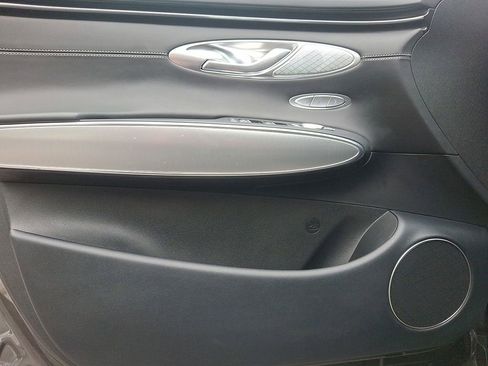 Used 2025 Genesis GV70 2.5T w/ Select Package image 10