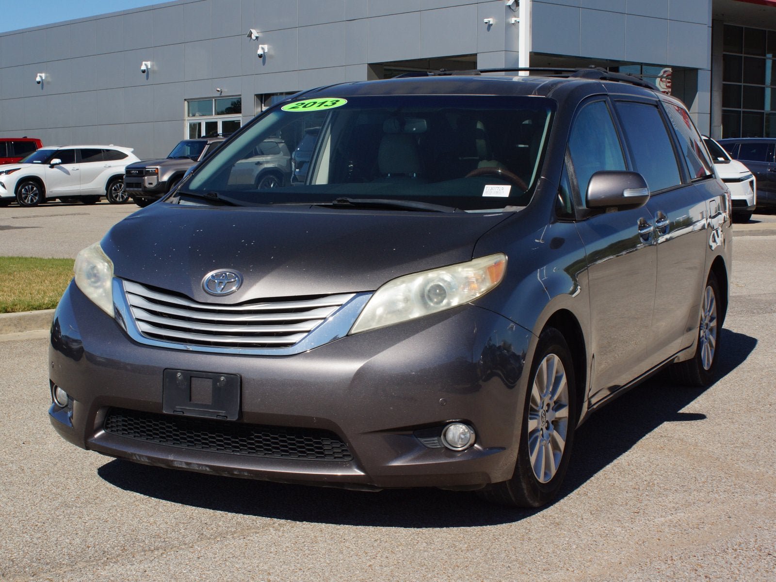 Used 2013 Toyota Sienna Limited w/ Premium Pkg AWD/4WD image 2