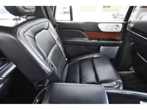 Used 2019 Lincoln Navigator Reserve w/ Cargo Package AWD/4WD image 11