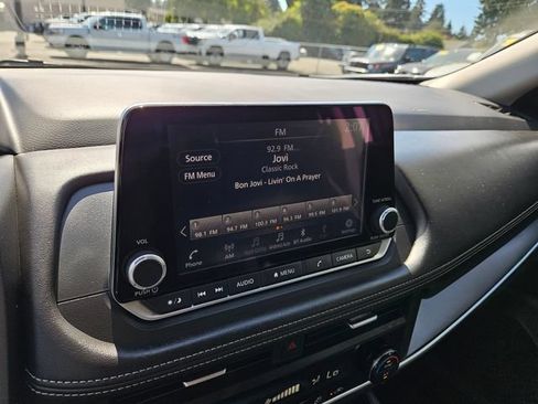 Used 2025 Nissan Rogue SV AWD/4WD image 29