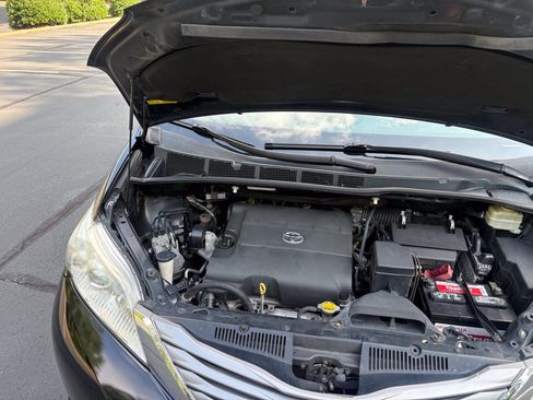 Used 2016 Toyota Sienna XLE FWD image 14