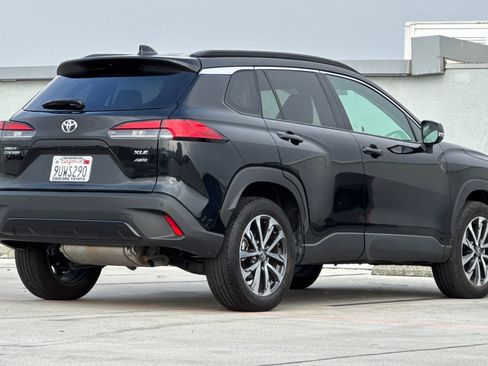 Certified 2025 Toyota Corolla Cross XLE image 3