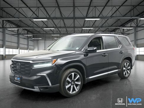 Certified 2024 Honda Pilot Touring image 1