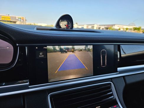 Used 2018 Porsche Panamera image 35