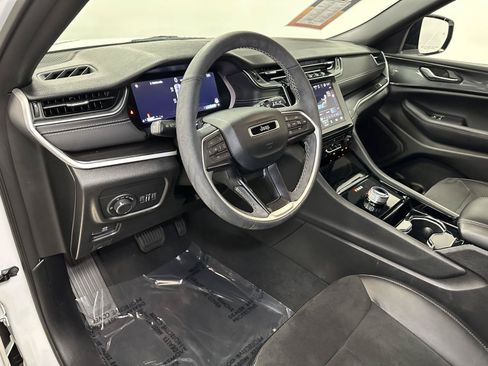 Used 2023 Jeep Grand Cherokee Altitude AWD/4WD image 24
