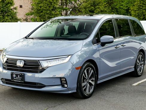 Used 2023 Honda Odyssey Touring image 3