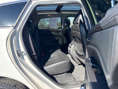 Used 2013 Cadillac SRX Luxury image 12