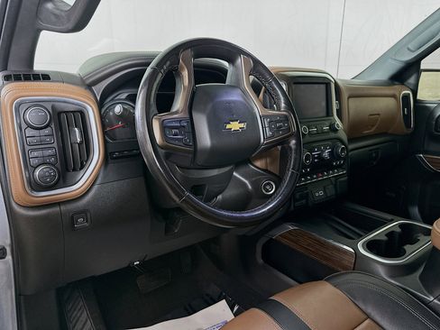 Used 2022 Chevrolet Silverado 1500 High Country w/ Technology Package image 9