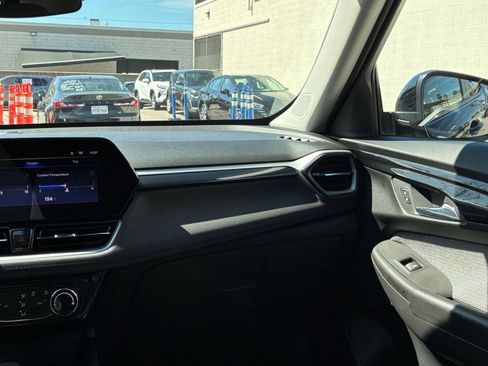 Used 2025 Chevrolet TrailBlazer LT image 34