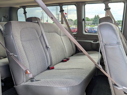 Certified 2025 GMC Savana 3500 LT w/ LT Preferred Equipment Group RWD image 10