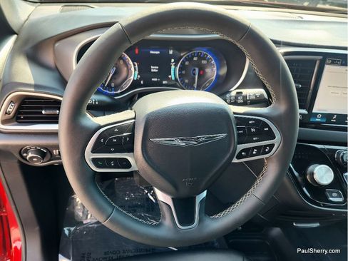 Used 2025 Chrysler Pacifica Select FWD image 31