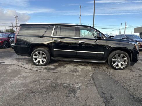 Used 2018 Cadillac Escalade ESV Luxury image 6