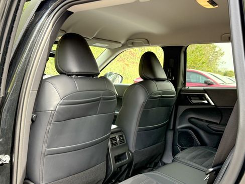 Used 2024 Mitsubishi Outlander AWD image 20