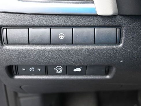 Used 2025 Nissan Rogue SV AWD/4WD image 12