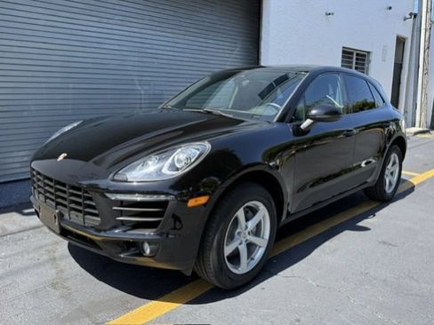 Used 2018 Porsche Macan Sport Edition AWD/4WD image 1