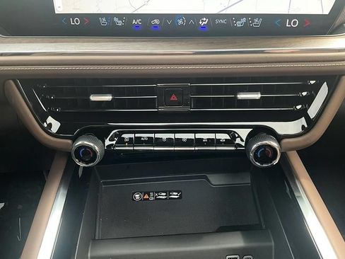 Used 2025 Chevrolet Tahoe High Country AWD/4WD image 28