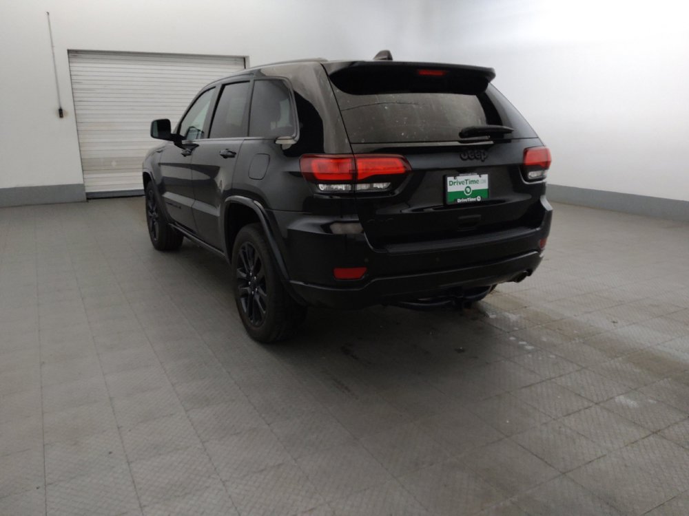 Used 2018 Jeep Grand Cherokee Altitude AWD/4WD image 5