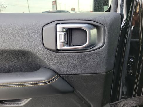 Used 2025 Jeep Wrangler Unlimited Sahara AWD/4WD image 12